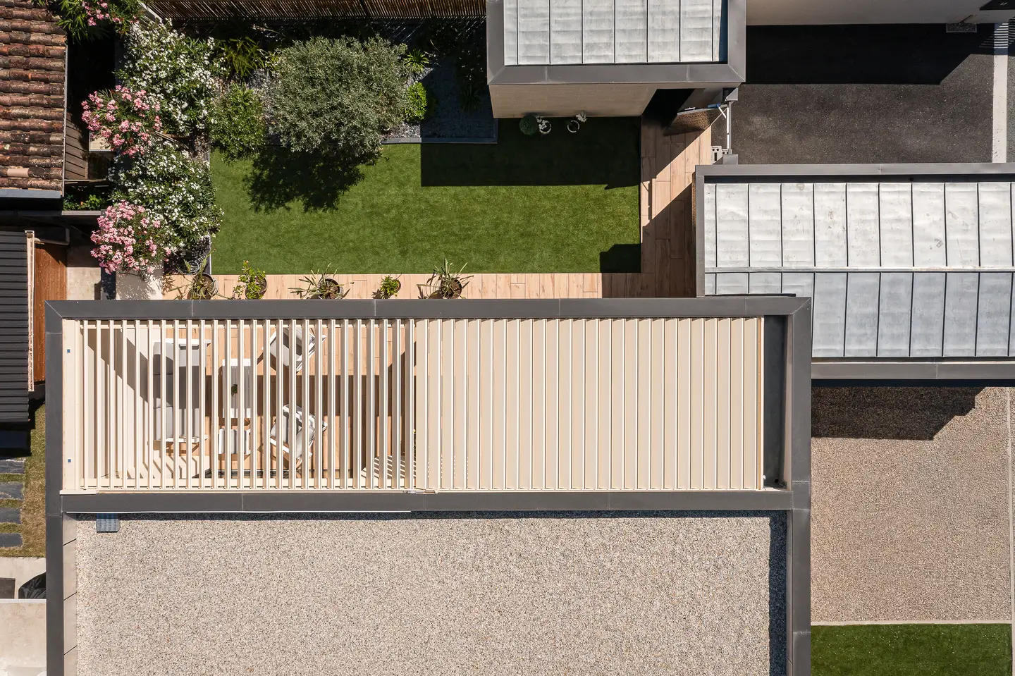 Aero pergola over a terrace in Bordeaux, France