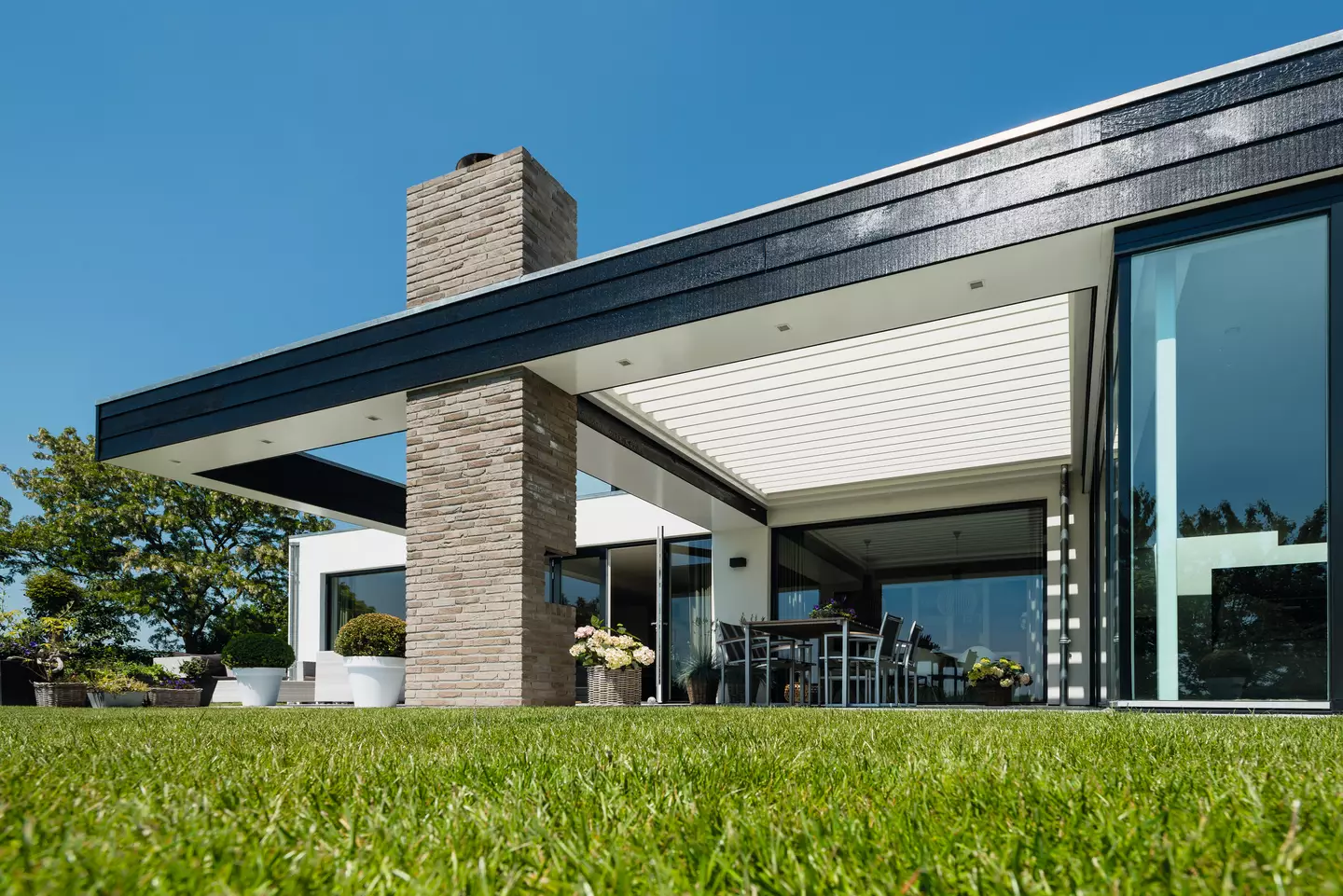 Aero pergola at a woodland home in Zevenbergen
