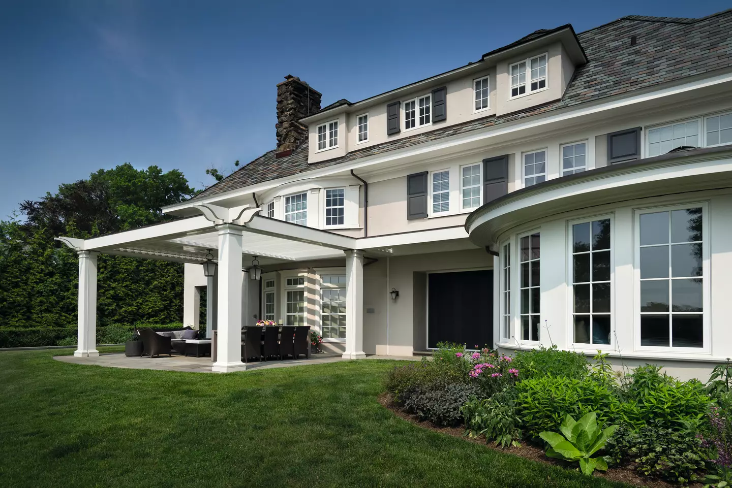 Aero pergola at a private residence in Larchmont, New York