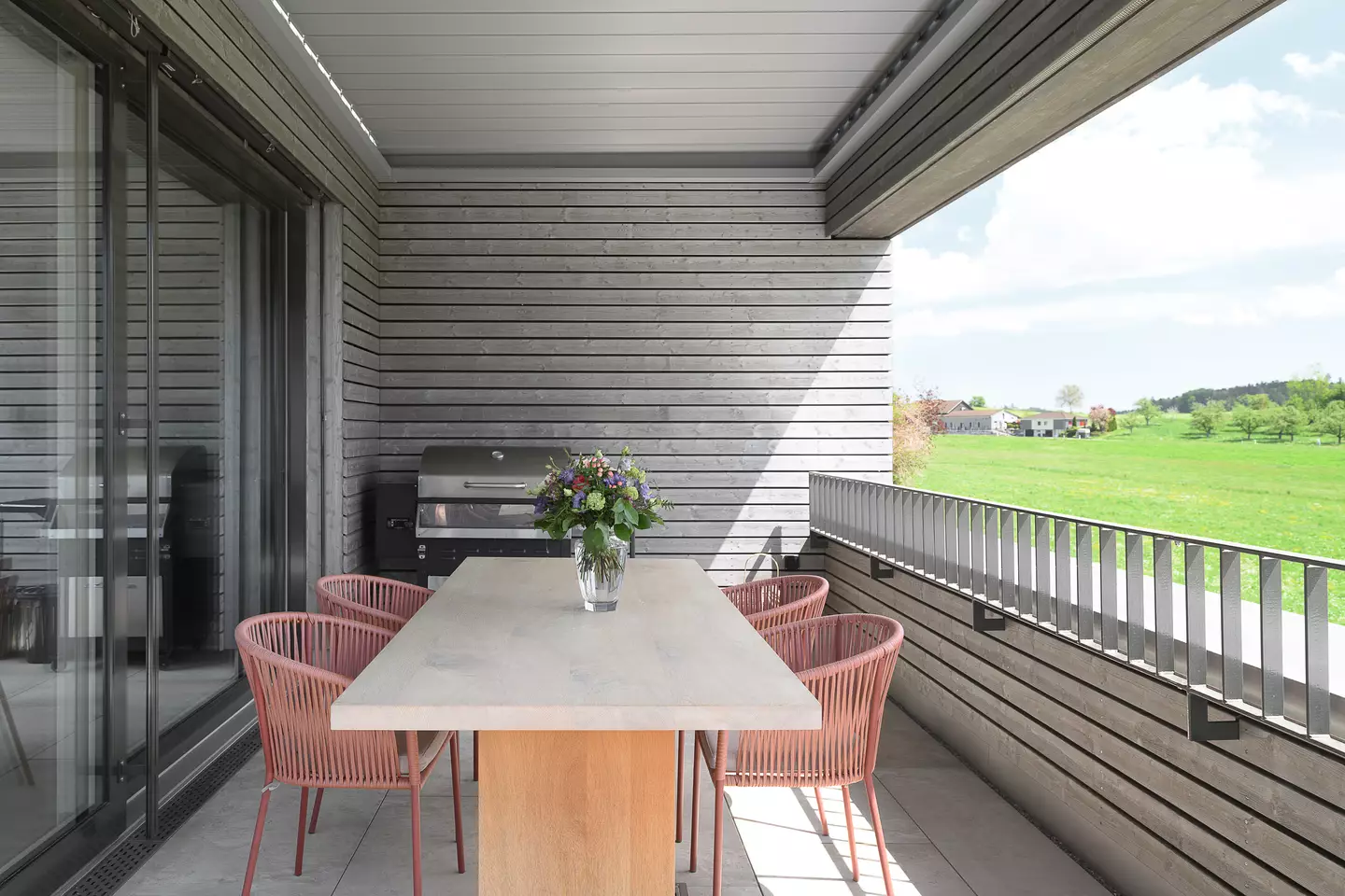 Aero louvered roof detail in Rossruti, Switzerland