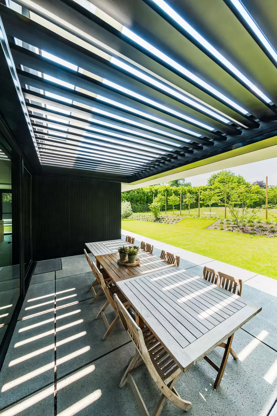 Aero pergola at a private home in Wezembeek-Oppem, Belgium