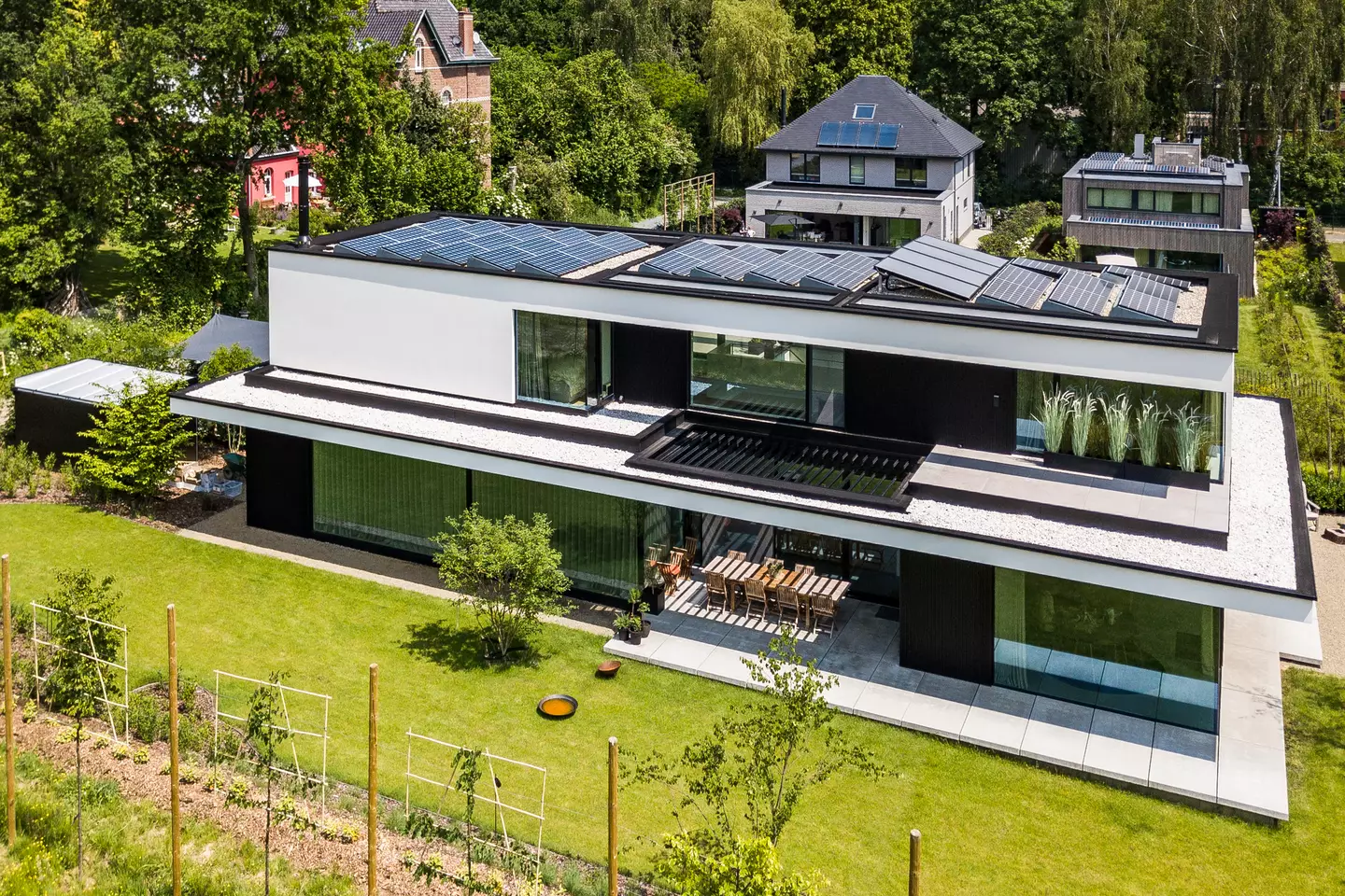 Aero pergola and garden terrace in Wezembeek-Oppem, Belgium