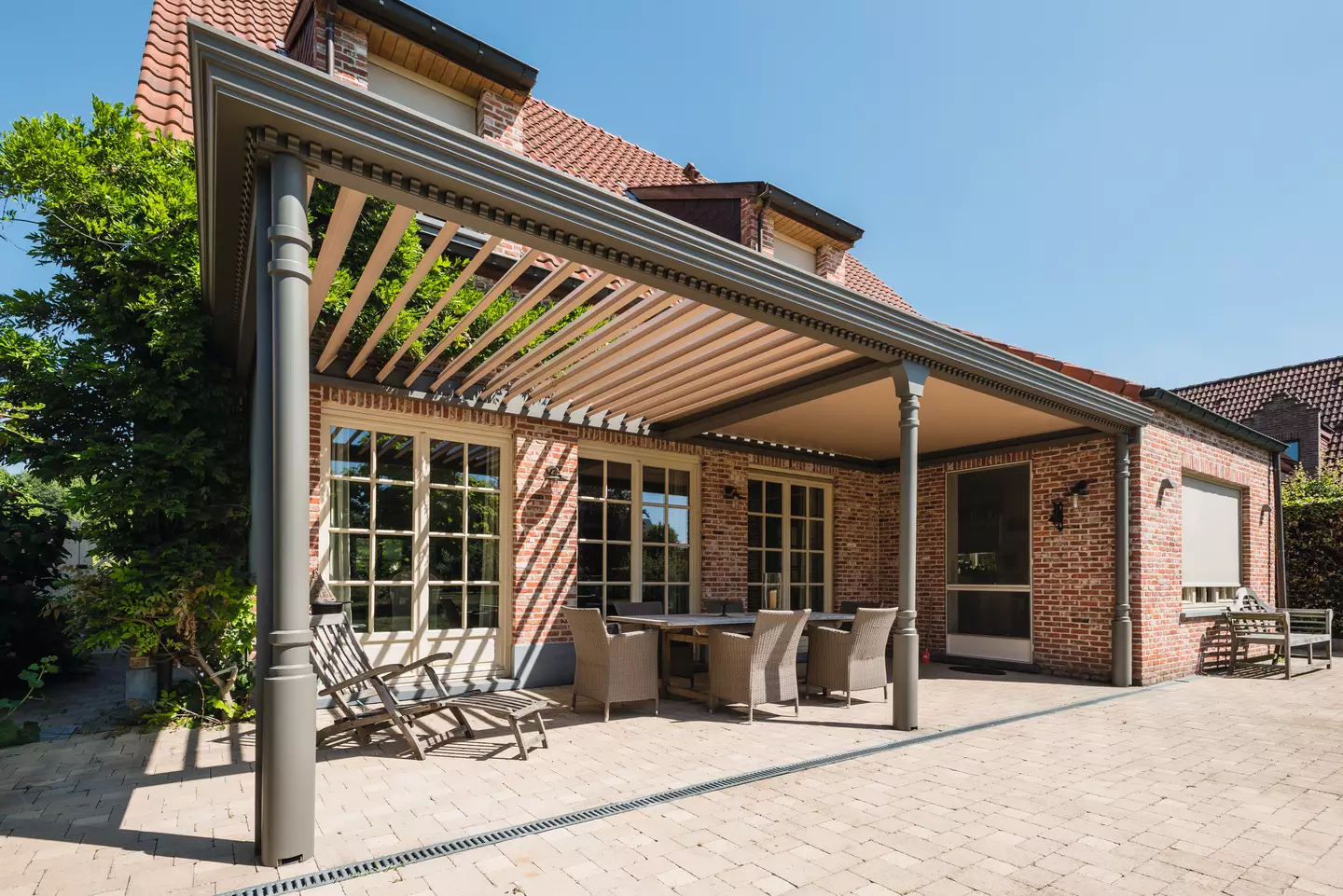 Aero pergola at a private residence in Werchter