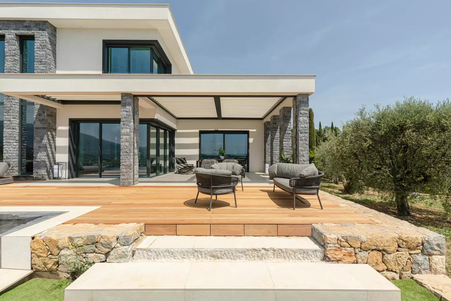 Aero pergola at a villa in Opio, France