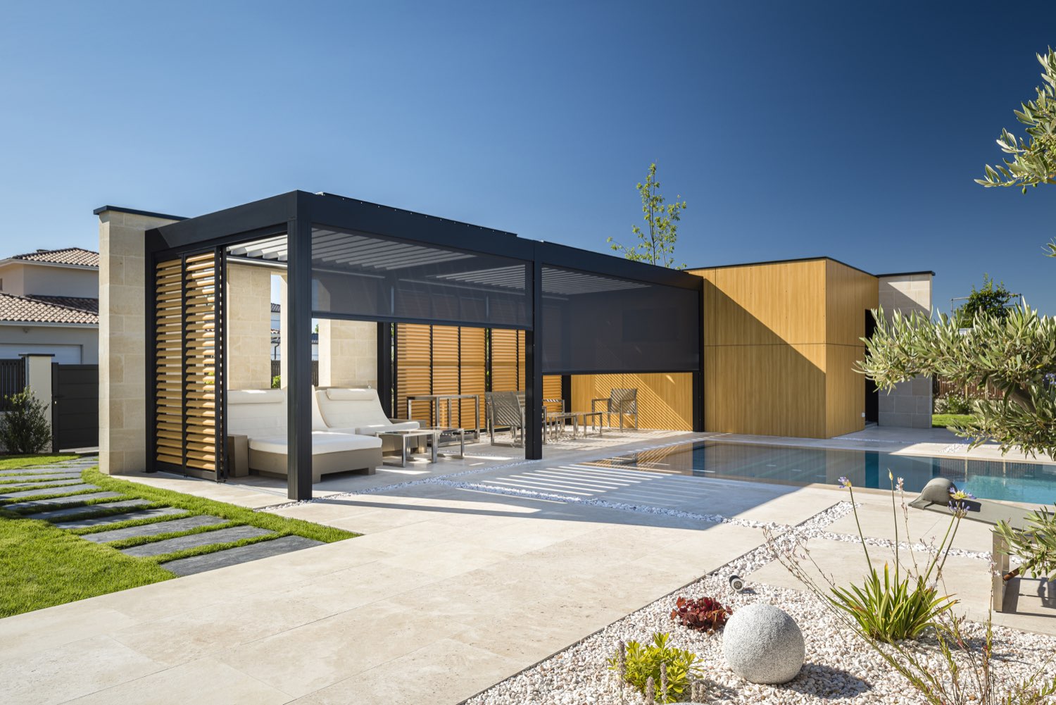 Camargue pergola installation