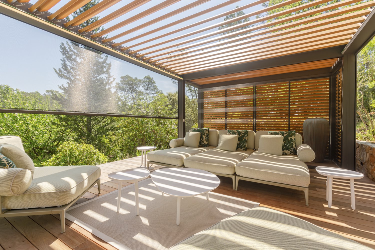 Camargue pergola installation