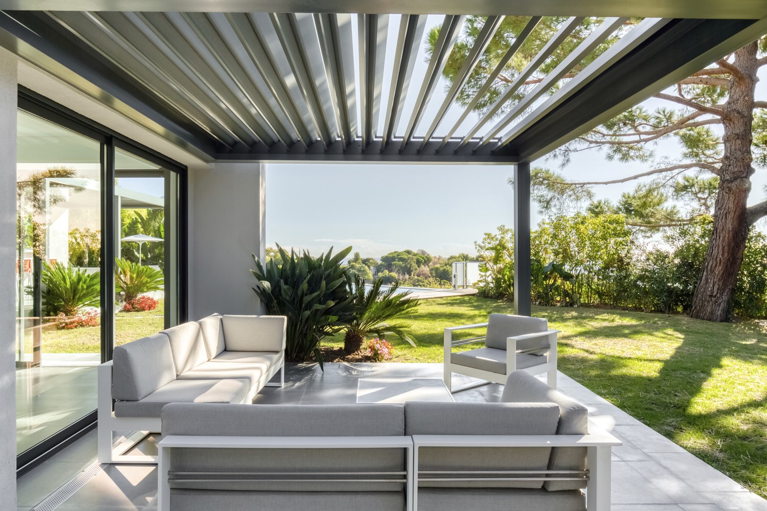 Camargue pergola installation