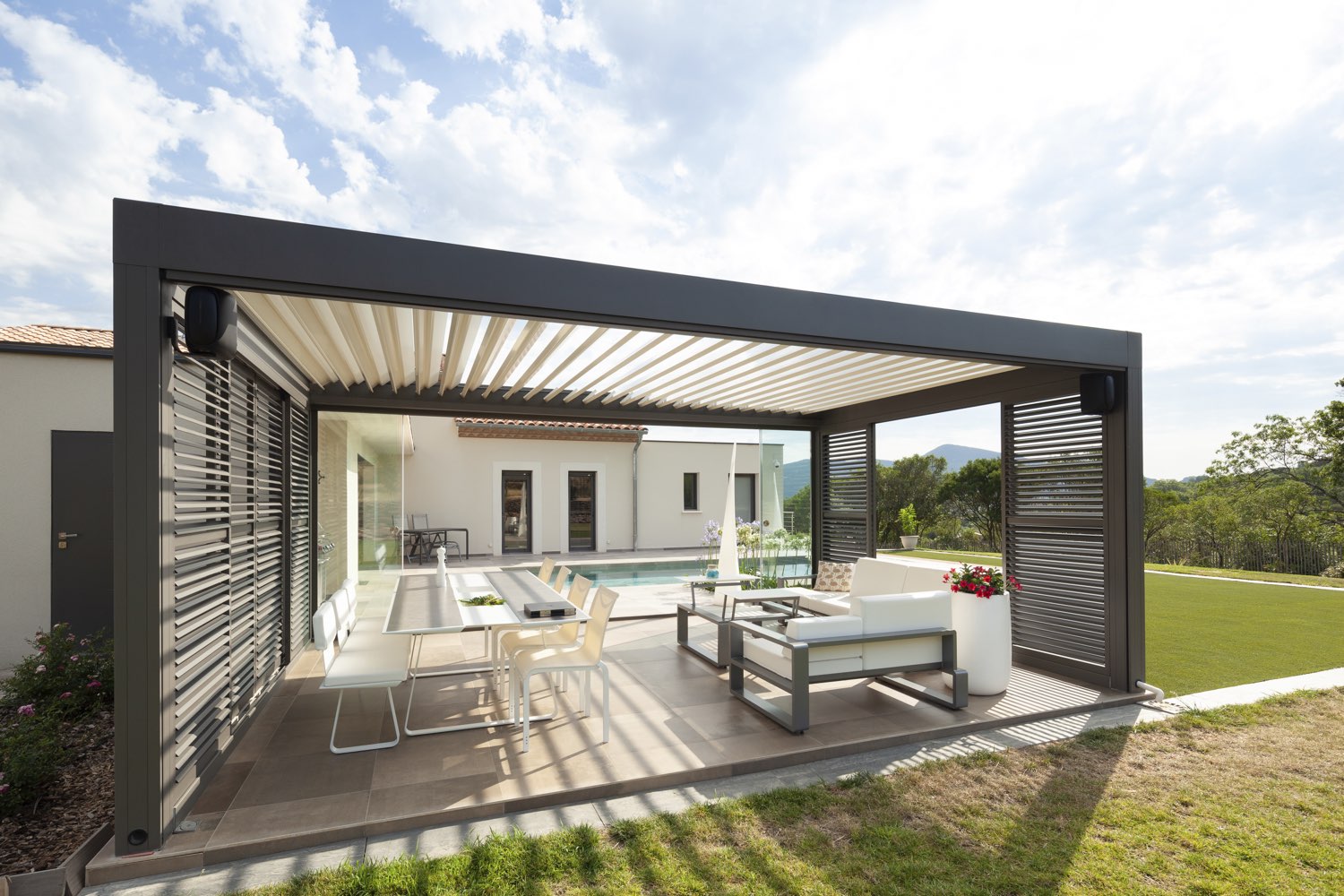 Camargue pergola installation