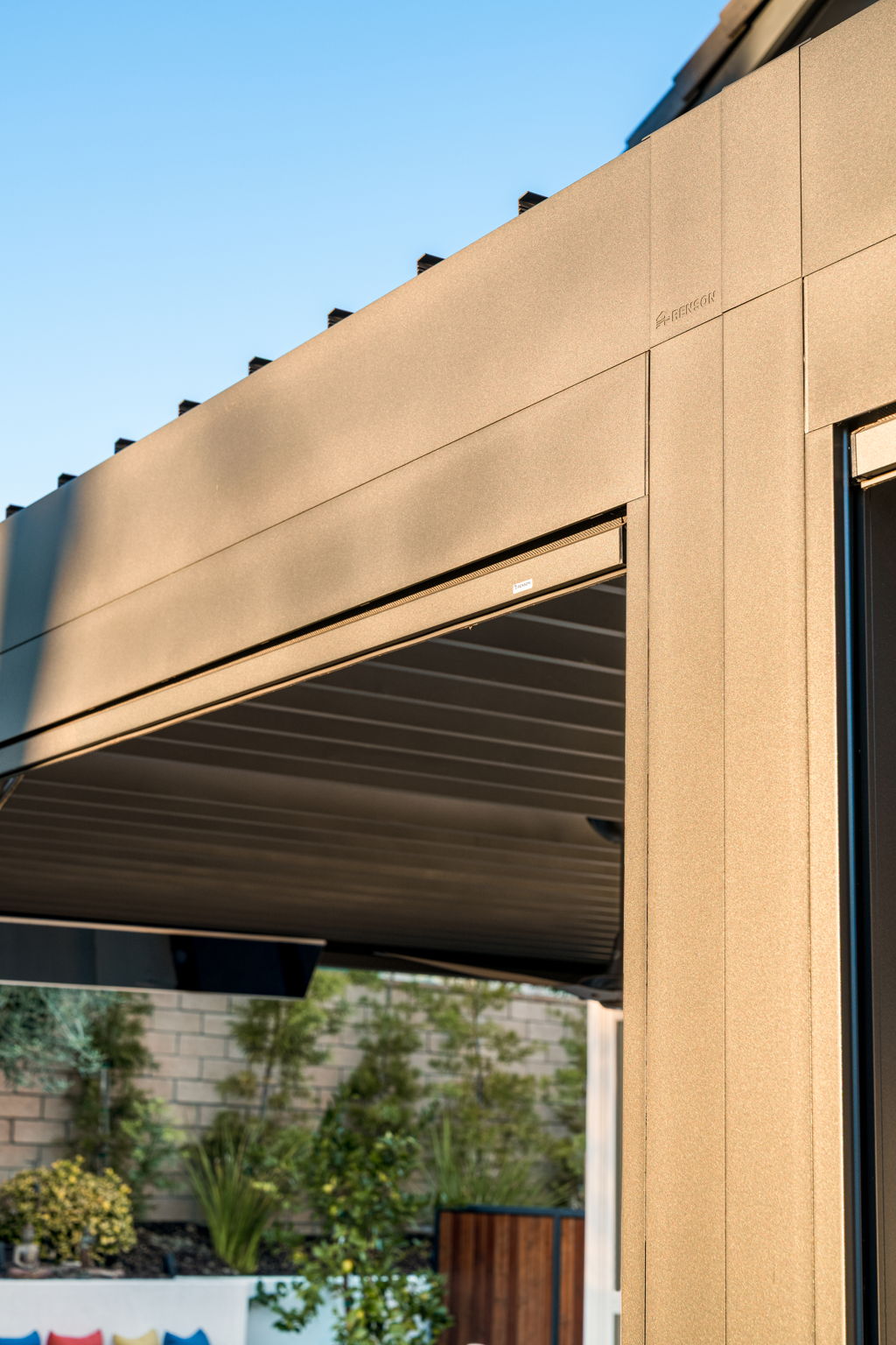 Close-up detail of the Renson aluminum frame and branding on the pergola